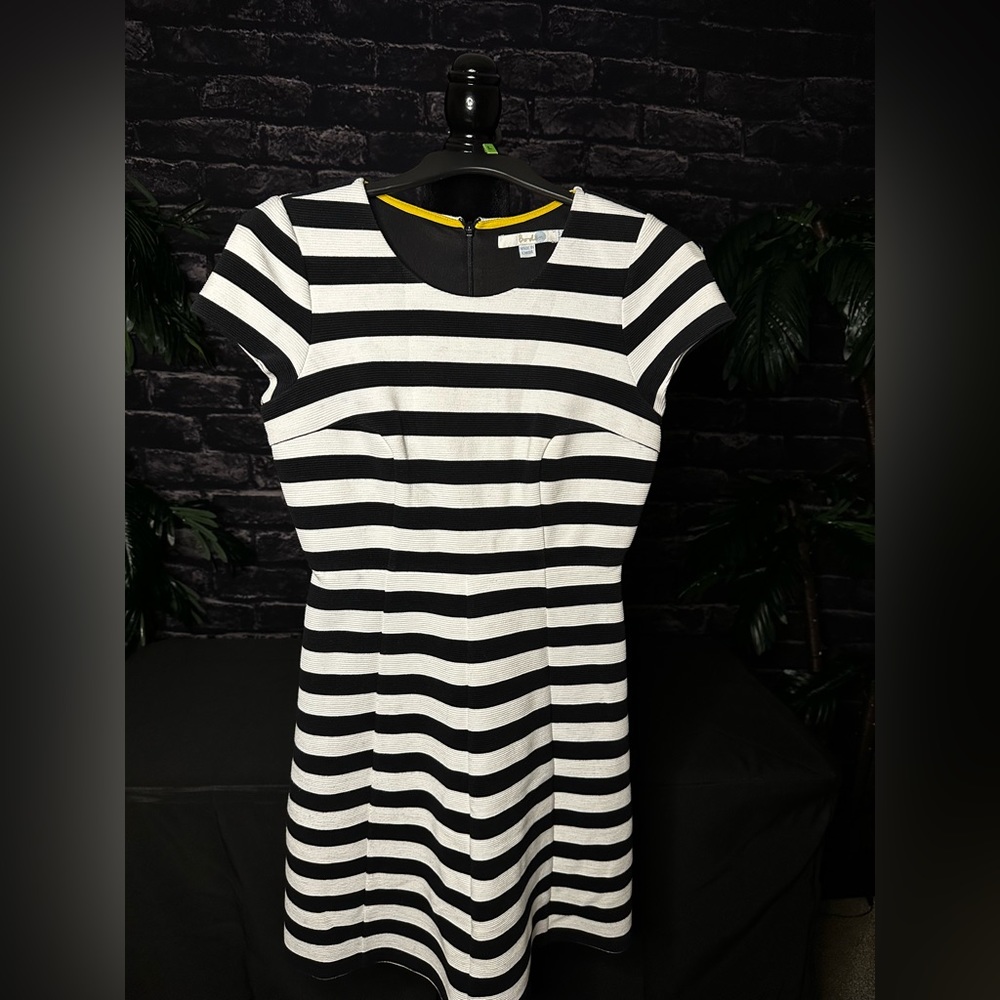 Black and white short dress size 2